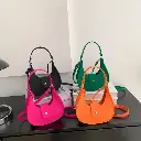 Sac féminin 2023 nouvelle version mini sac à main classe et chic sac à bandoulière pour femmes (Commande min 20 pièces)