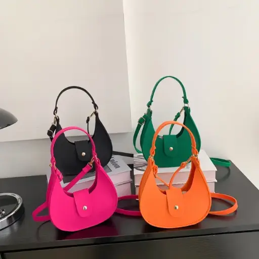 Sac féminin 2023 nouvelle version mini sac à main classe et chic sac à bandoulière pour femmes (Commande min 20 pièces)